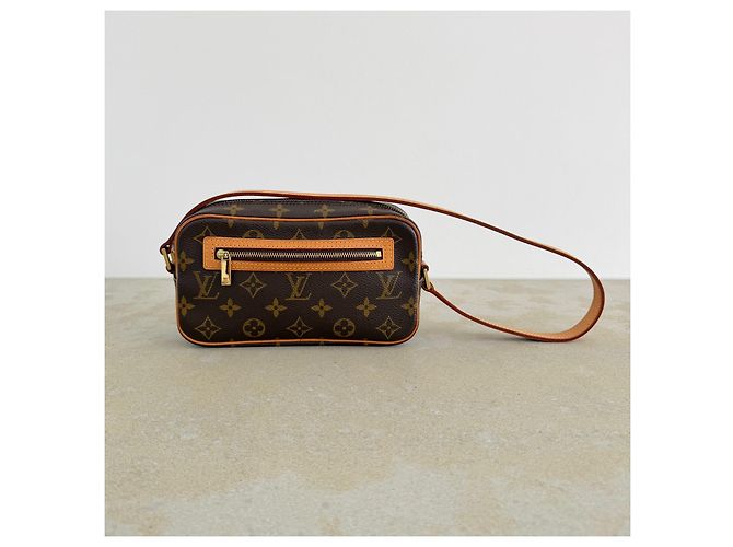 Louis Vuitton Monogram Pochette Cité - vista 13