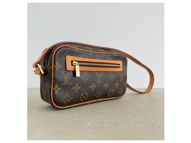 Louis Vuitton Monogram Pochette Cité - vista 4
