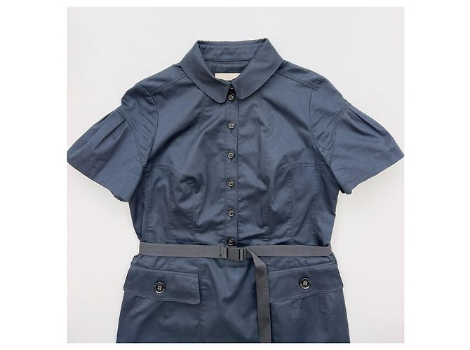 Burberry Kurzarm-Hemdkleid mit Gürtel in Navy - Ansicht 4
