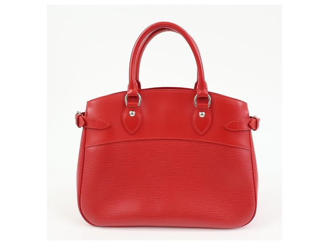 Louis Vuitton Passy Epi Leather PM - vista 2
