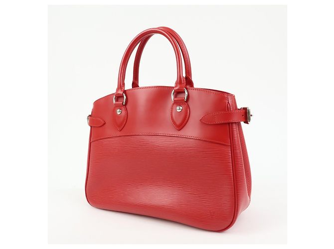 Louis Vuitton Passy Epi Leather PM - vista 3