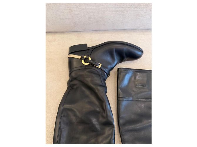 Dior Botas Altas de Cuero Negro con Hebilla Dorada - vista 4