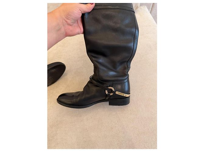 Dior Botas Altas de Cuero Negro con Hebilla Dorada - vista 6