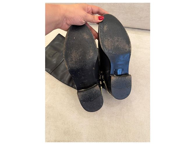 Dior Botas Altas de Cuero Negro con Hebilla Dorada - vista 8