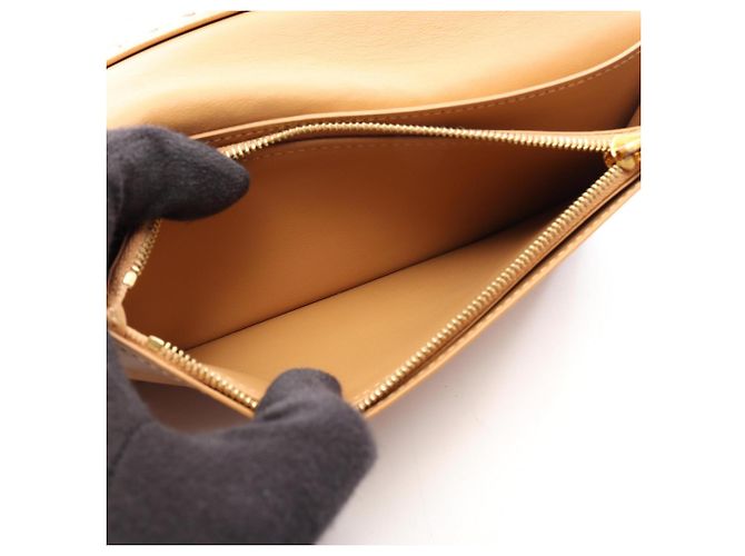Cartera larga Louis Vuitton de piel Taurillon negra - vista 4