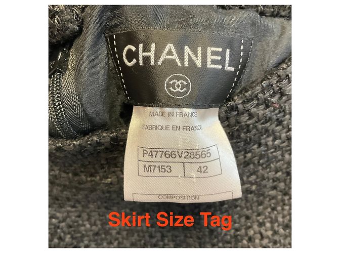 Completo Gonna e Giacca in Tweed Bouclé Nero Chanel con Bottoni Logo CC - vista 5