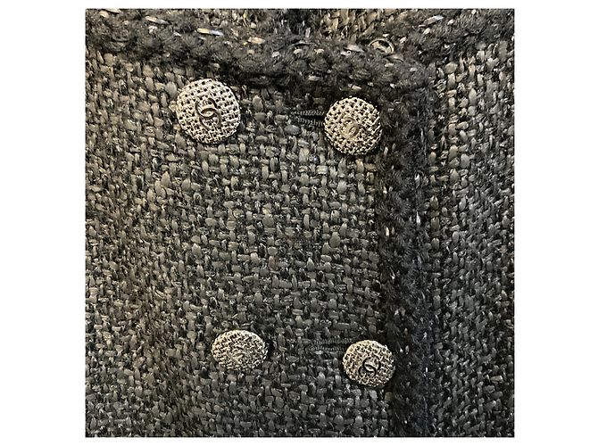 Completo Gonna e Giacca in Tweed Bouclé Nero Chanel con Bottoni Logo CC - vista 6