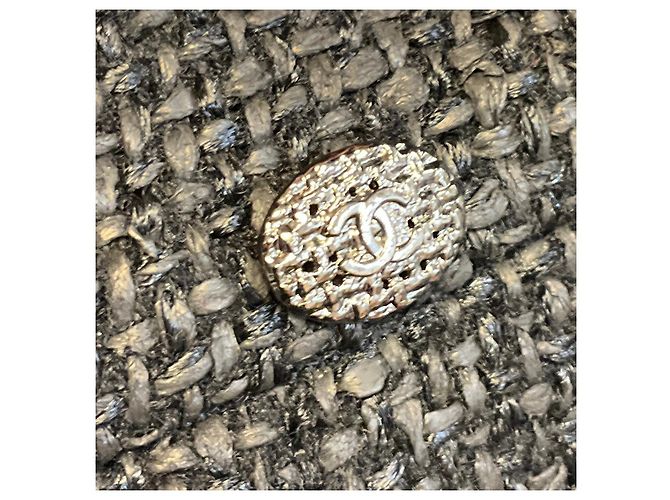 Completo Gonna e Giacca in Tweed Bouclé Nero Chanel con Bottoni Logo CC - vista 8
