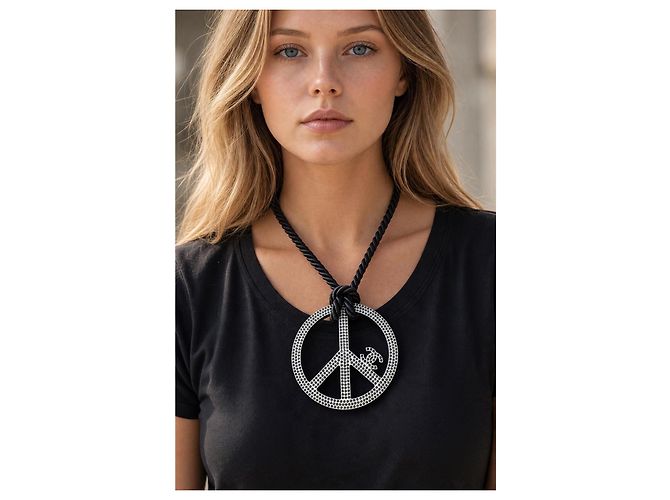 Collana Pendente Chanel 08P Simbolo della Pace e CC - vista 3