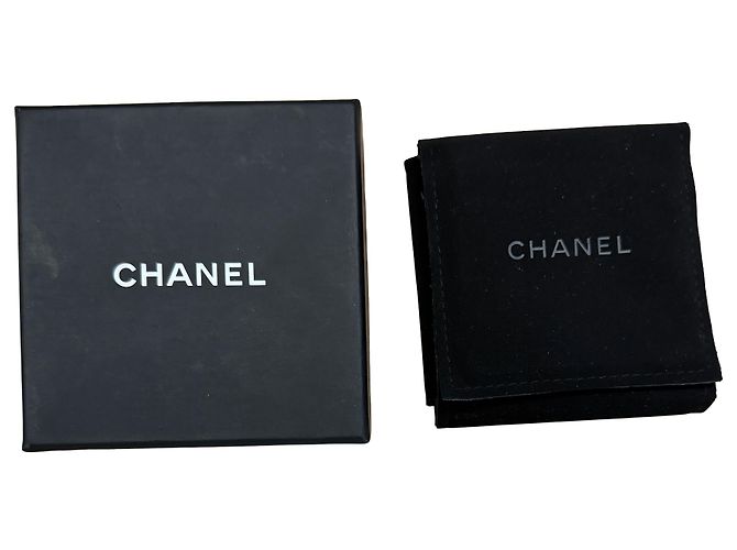 Spilla Logo Chanel 2021 placcata oro - vista 4