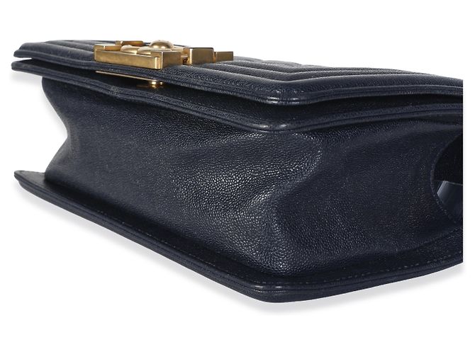 Borsa Chanel Small Boy in pelle caviar matelassé blu navy - vista 6