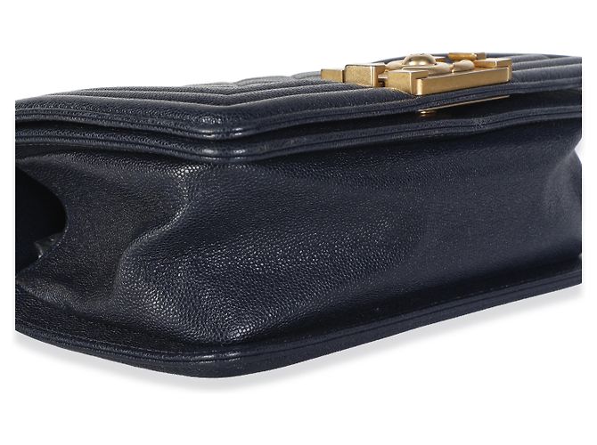 Borsa Chanel Small Boy in pelle caviar matelassé blu navy - vista 7
