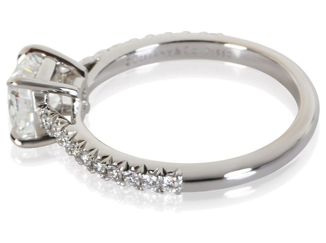 Tiffany & Co. Novo Verlobungsring mit 1.01 ct Cushion Modified Diamant - Ansicht 4