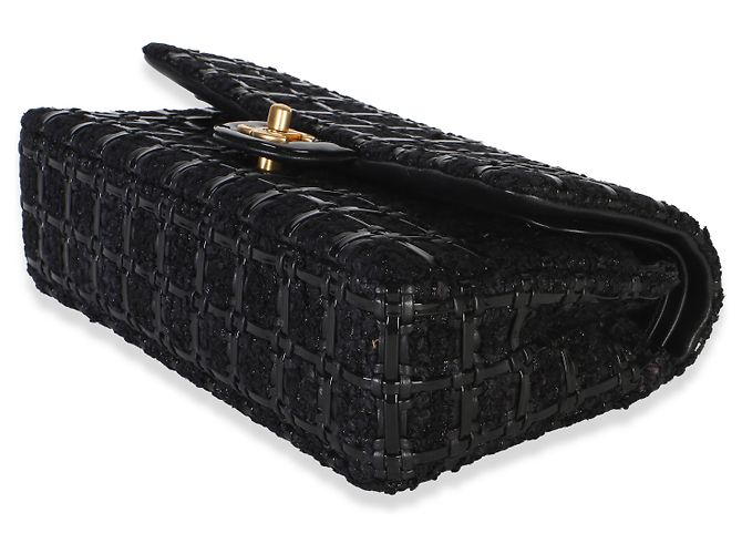 Borsa Chanel Medium Classic Double Flap in tweed nero e vernice intrecciata - vista 6