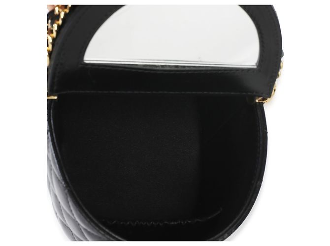 Borsa vanity Chanel in pelle di vitello matelassé lucida nera con doppio manico superiore - vista 5