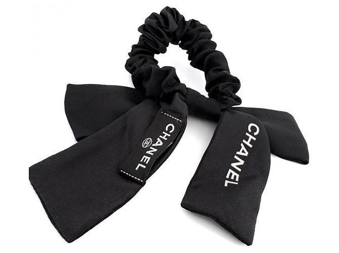 Scrunchie Chanel in nastro di seta con logo - vista 2