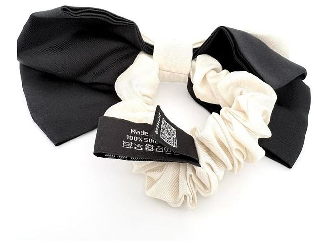 Scrunchie in seta Chanel Coco Mark con nastro - vista 2