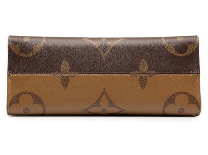 Borsa Louis Vuitton Monogram Giant Reverse OnTheGo MM - vista 3