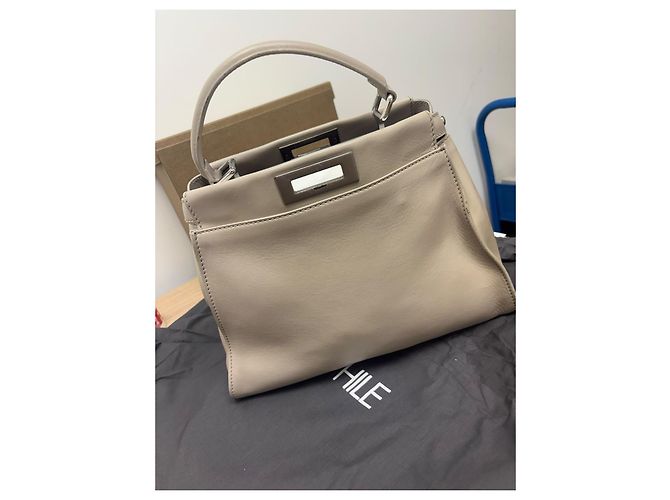 Fendi Peekaboo Borsa Top Handle in pelle Taupe - vista 2
