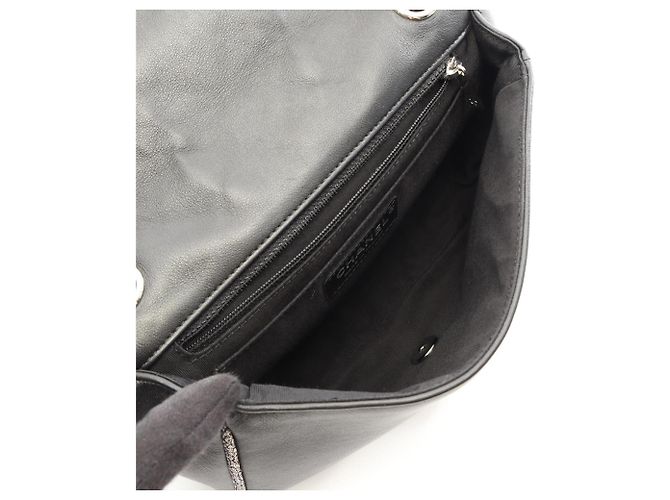 Borsa a spalla Chanel Matelassé in pelle nera - vista 3