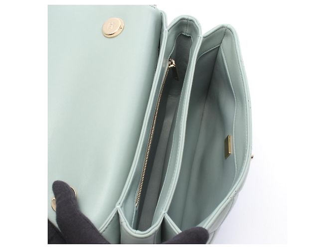 Borsa a tracolla Chanel Trendy CC in pelle verde - vista 3