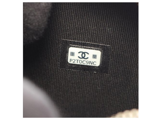 Borsa a pochette Chanel Heart Chain Clutch - vista 5