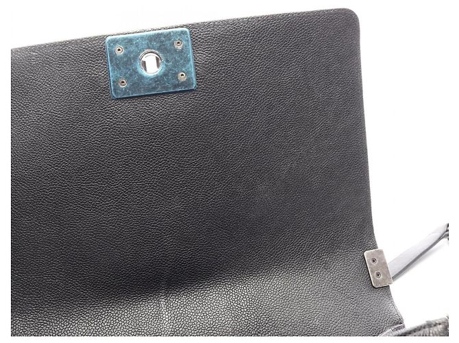 Borsa a tracolla Chanel Boy in pelle di vitello grana grossa nera - vista 9