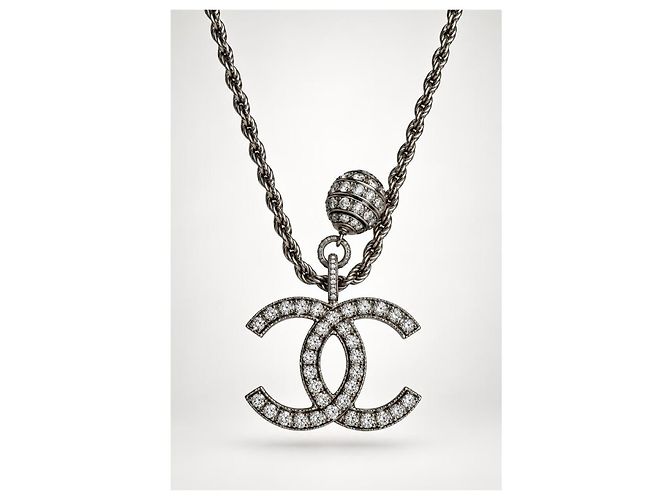 Chanel 08A Paris-London Collana Pendente CC Cristalli Argento - vista 4