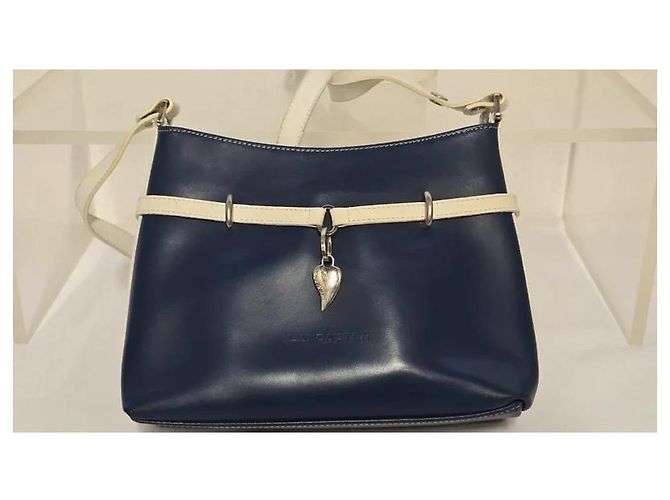 Autre Marque Lancaster Borsa a tracolla in pelle blu e bianca con ciondolo a cuore - vista 12