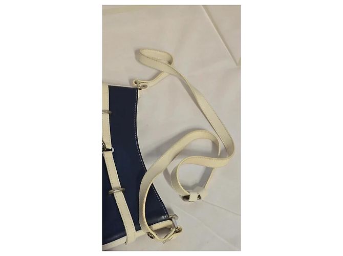 Autre Marque Lancaster Borsa a tracolla in pelle blu e bianca con ciondolo a cuore - vista 15