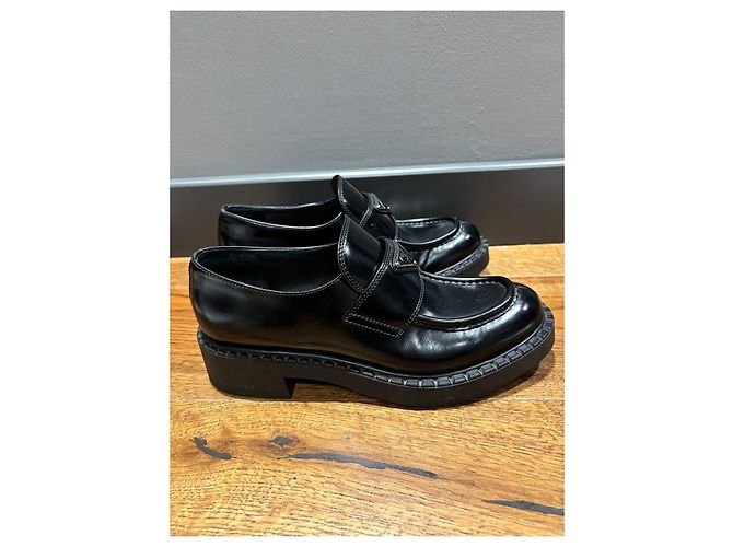 Mocassini Prada Chocolate in pelle nera con suola chunky - vista 2