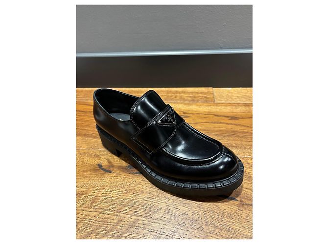 Mocassini Prada Chocolate in pelle nera con suola chunky - vista 9