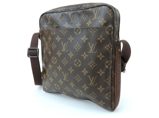 Louis Vuitton Trotteur Beaubourg Monogram Canvas - vista 3
