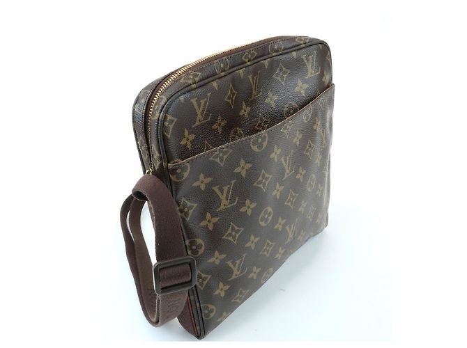 Louis Vuitton Trotteur Beaubourg Monogram Canvas - vista 4