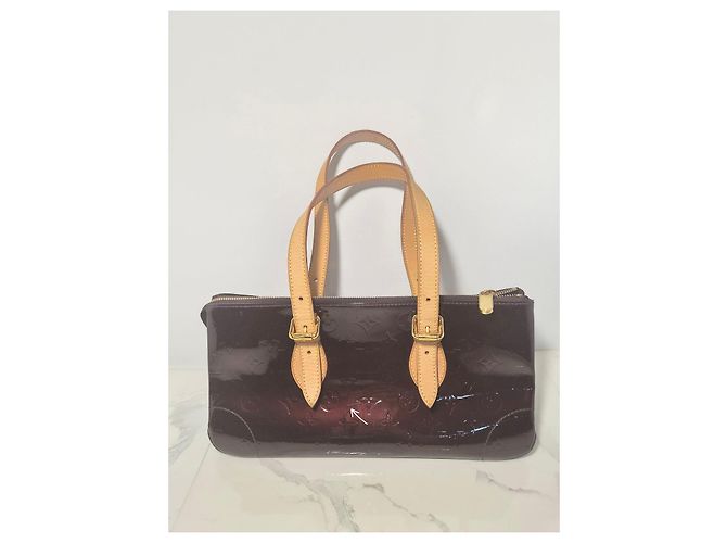 Louis Vuitton Monogram Vernis Rosewood Bordeaux - vista 3