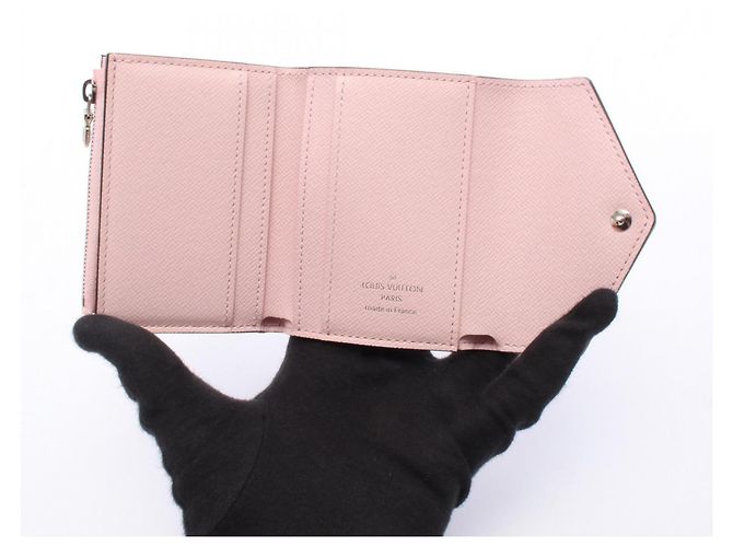 Louis Vuitton Portefeuille Zoe Pastel Tri-fold Wallet - vista 3