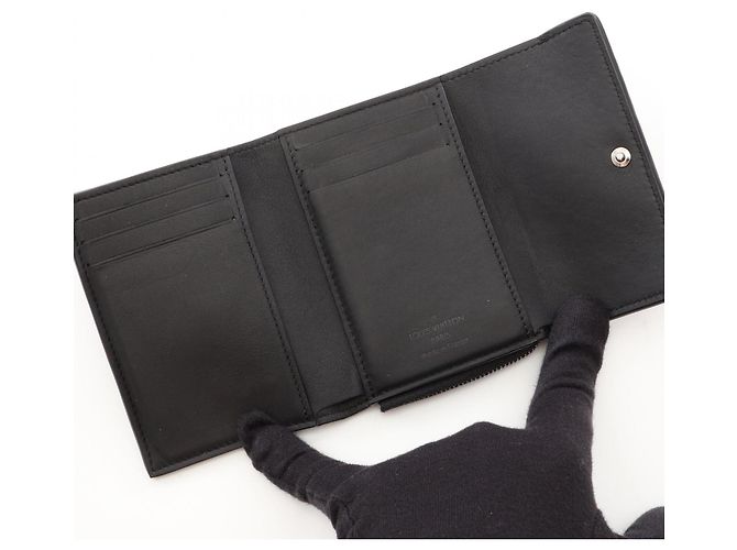 Louis Vuitton Portefeuille Pilot Tri-fold Wallet - vista 3