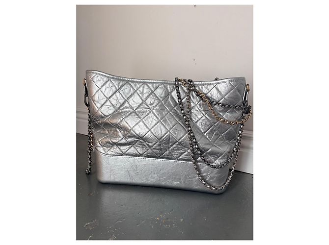 Borsa Chanel Gabrielle Hobo Large in Pelle Metallizzata Argento - vista 4