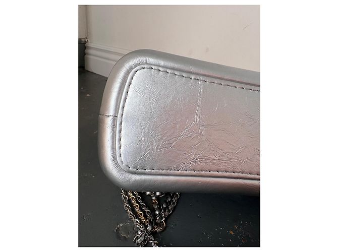 Borsa Chanel Gabrielle Hobo Large in Pelle Metallizzata Argento - vista 8