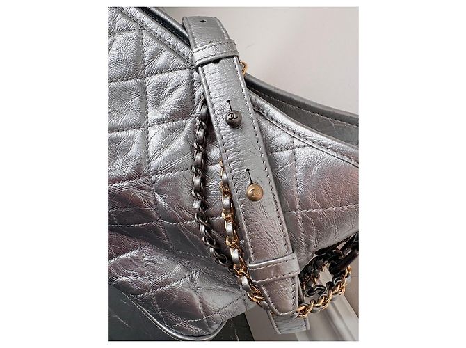 Borsa Chanel Gabrielle Hobo Large in Pelle Metallizzata Argento - vista 9