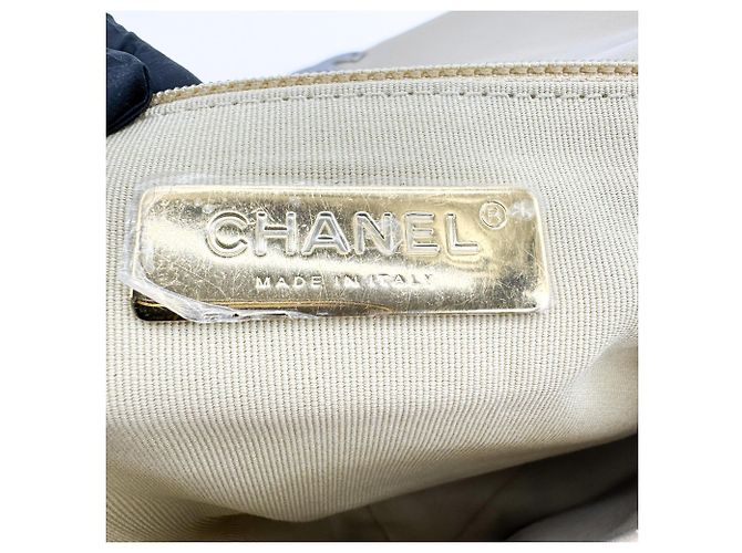Chanel 19 Flap Quilted Leather Medium - vista 6