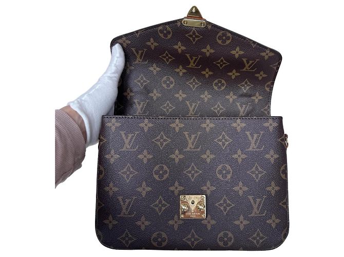 Borsa Louis Vuitton Pochette Métis Monogram - vista 10