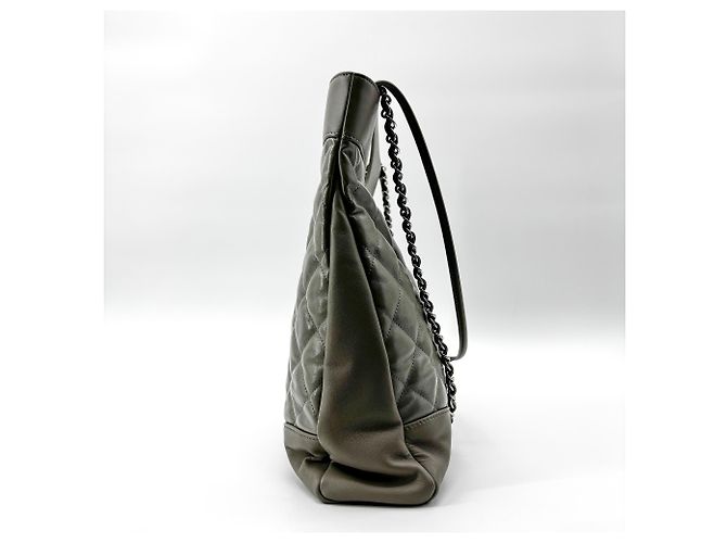 Chanel 31 Shopping Quilted Calfskin Large - vista 3