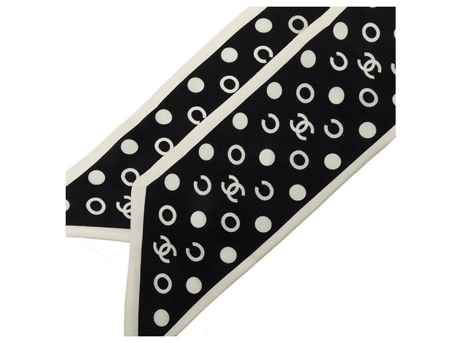 Chanel Coco Mark Schal mit Polka Dots - Ansicht 2