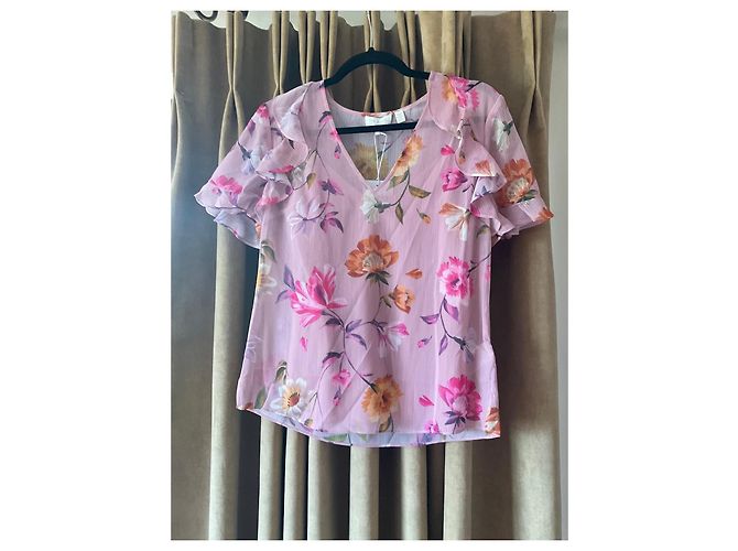 Ted Baker Bluse mit rosa Blumenprint und Rüschenärmeln - Ansicht 2