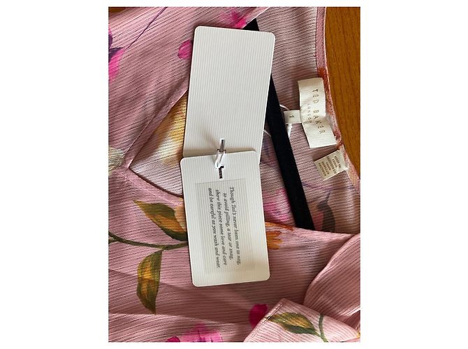 Ted Baker Bluse mit rosa Blumenprint und Rüschenärmeln - Ansicht 5