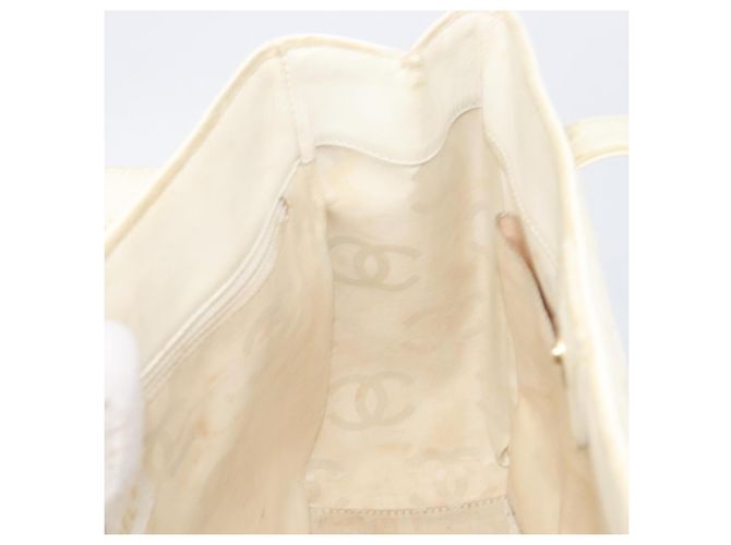 CHANEL Triple Coco Tote Bag Lackleder Weiß Goldfarbene CC - Ansicht 21