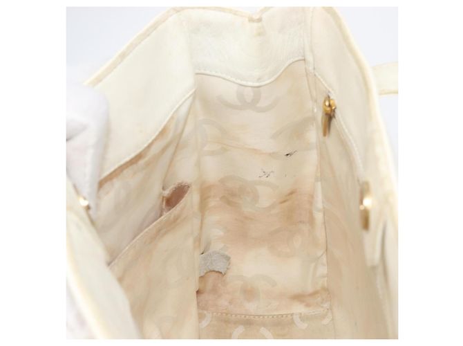 CHANEL Triple Coco Tote Bag Lackleder Weiß Goldfarbene CC - Ansicht 22