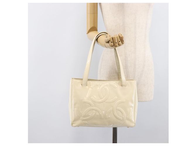 CHANEL Triple Coco Tote Bag Lackleder Weiß Goldfarbene CC - Ansicht 26