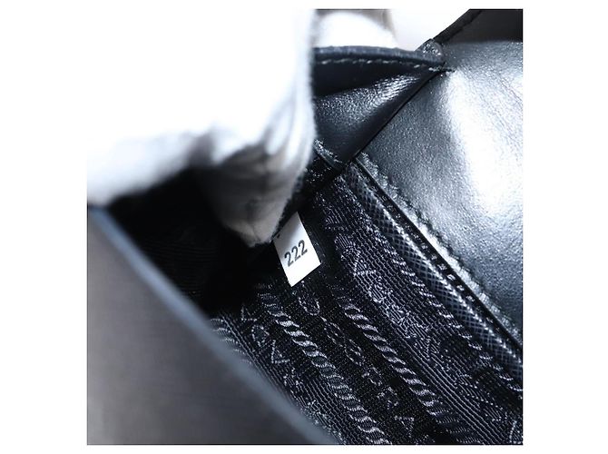 PRADA Chain Shoulder Bag Safiano Leather Black Gold - vista 12
